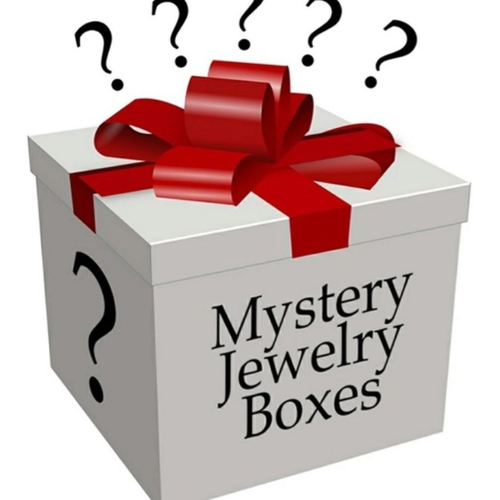 7 piece mystery jewelry box!!! Bracelets, necklaces, earrings, rings and more! - Picture 1 of 1